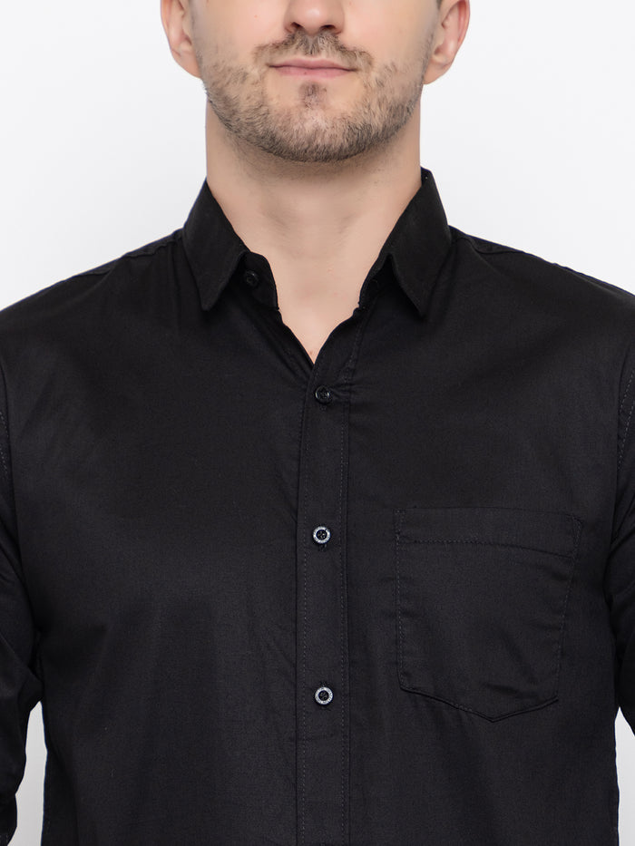 Men Regular Fit Solid Spread Collar Casual Shirt